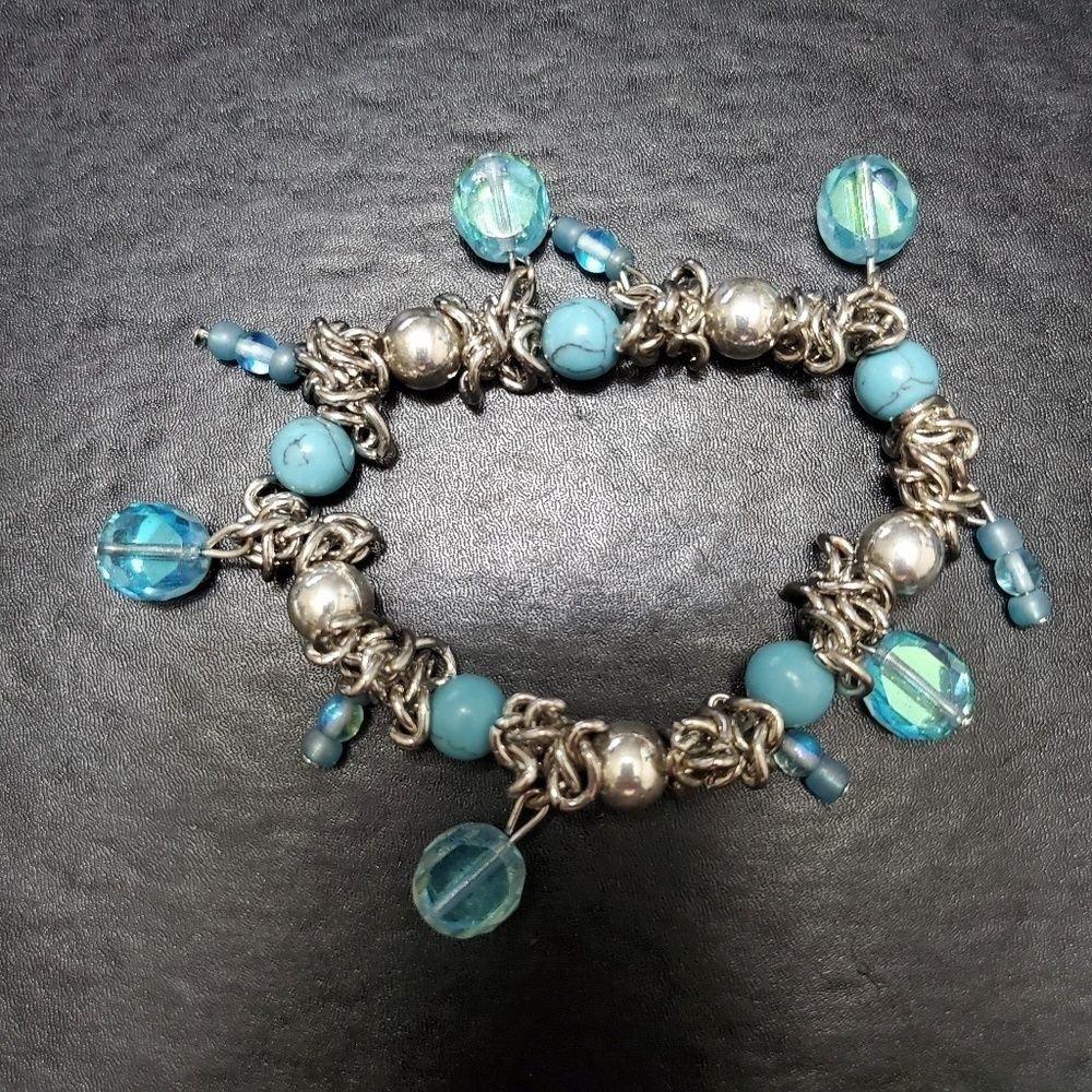 Child's silver tone blue bead bracelet 6"